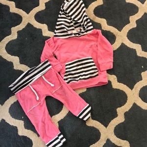 Sweat shirt and pant set. 😍